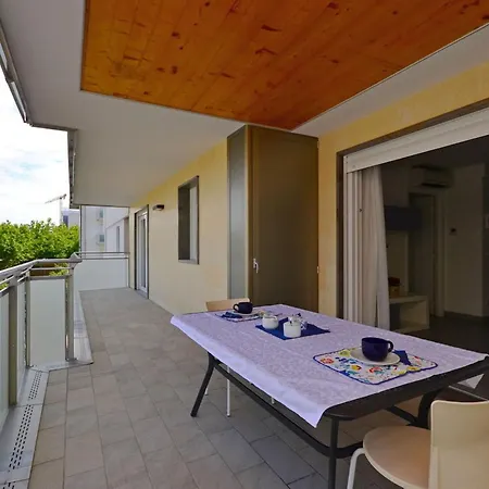 شقة Seaside Flat With Spacious Balcony