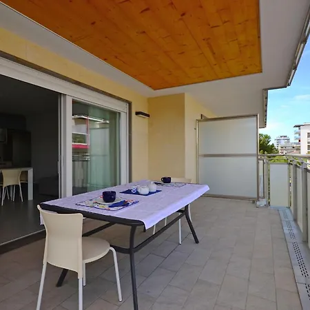 Seaside Flat With Spacious Balcony *