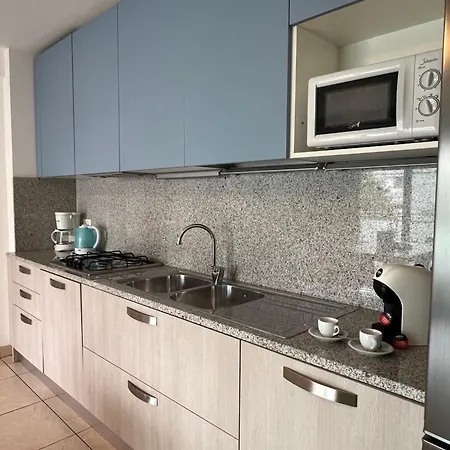 Seaside Flat With Spacious Balcony شقة