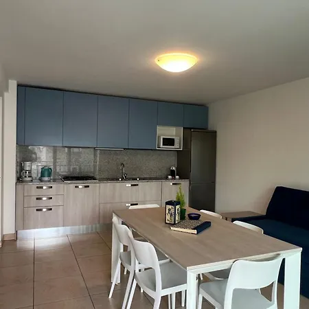 شقة Seaside Flat With Spacious Balcony *