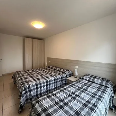 Seaside Flat With Spacious Balcony *