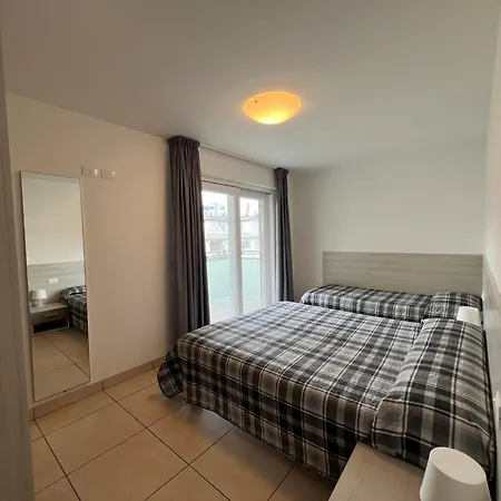 Seaside Flat With Spacious Balcony *