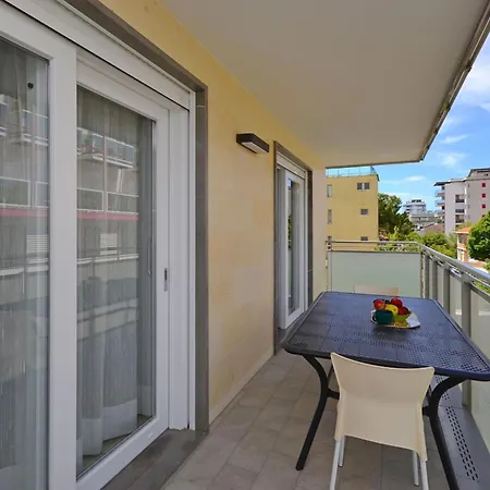 Seaside Flat With Spacious Balcony Апартаменты