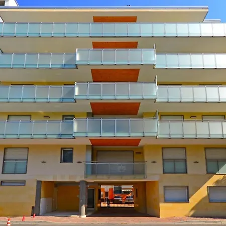 Seaside Flat With Spacious Balcony *