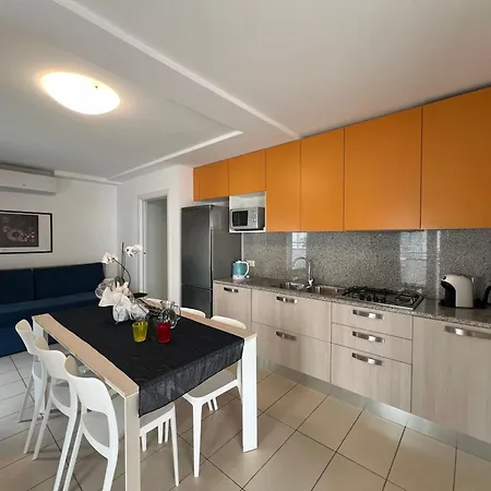 Seaside Flat With Spacious Balcony Апартаменты